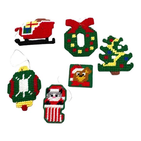 Vtg Holiday Set 6 Handmade Christmas Canvas Ornaments Yarn Sleigh Tree Wreath - Picture 1 of 8